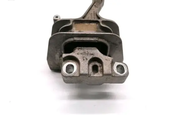 Volkswagen Tiguan Engine mount bracket G3106420