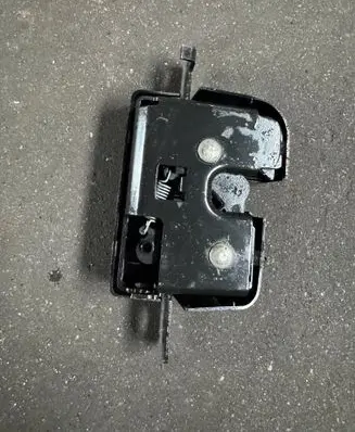 Alfa Romeo Stelvio Seat back rest lock catch 05053323800