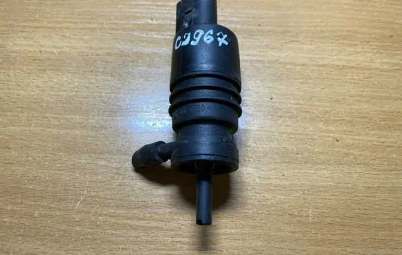 BMW 3 E46 Windscreen/windshield washer pump 008017 C2967