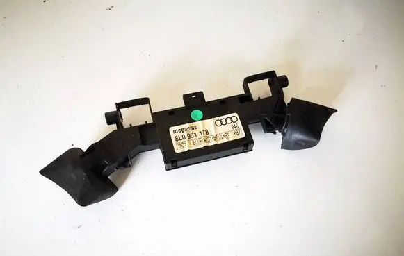 Audi A3 S3 8L Alarm control unit/module 8l0951178