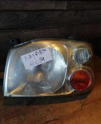 Nissan Navara D22 Headlight/headlamp