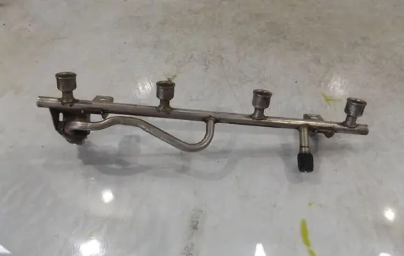 Fuel main line pipe