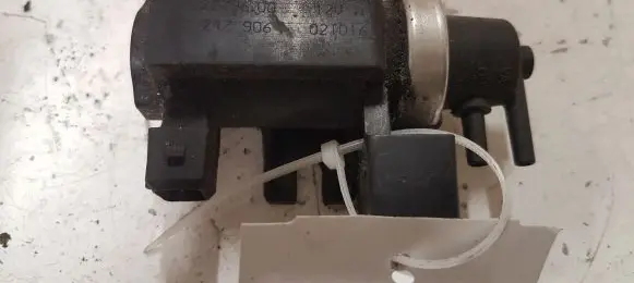 BMW 5 E39 Turbo solenoid valve 72279600 2247906