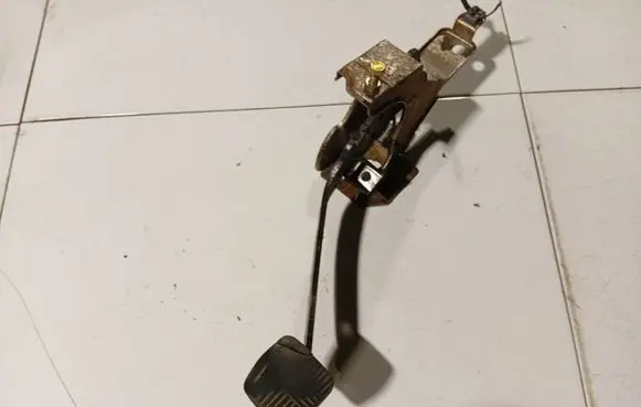 Nissan Primera Brake pedal 
