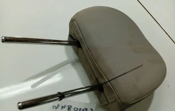 Volvo S40 Front seat headrest 
