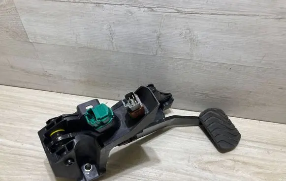 Renault Arkana Brake pedal 180207059R