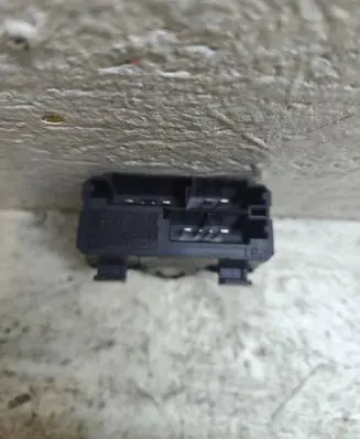 Volvo V70 Seat heating relay 9442947 200000 01302
