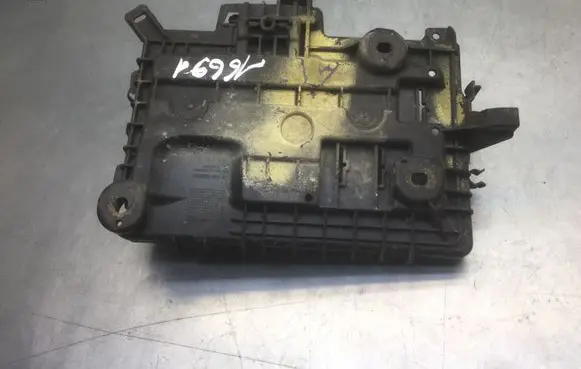 Opel Corsa D Battery tray 13235642