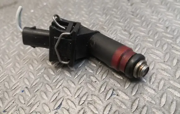 Mercedes-Benz S W220 Fuel injector 1370780049