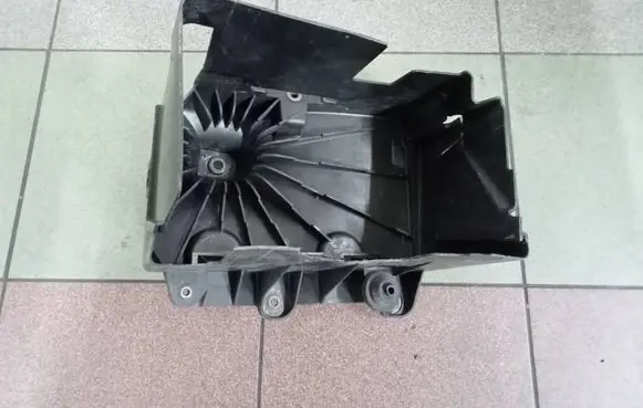 Seat Toledo IV (NH) Battery tray 6R0915321D