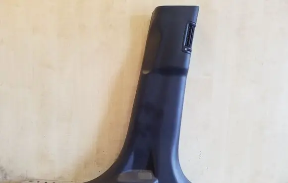 KIA Sorento (B) pillar trim (bottom) 858452P100