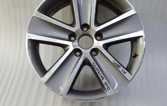 Volkswagen Golf Plus R17 alloy rim 