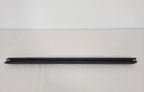 BMW 1 F40 Rubber seal front door (on door) 15310512 7452367