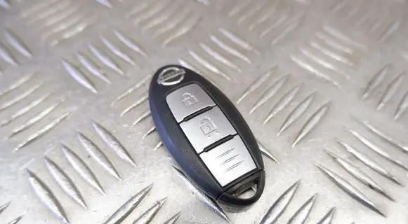 Nissan Qashqai Ignition key/card S180144102