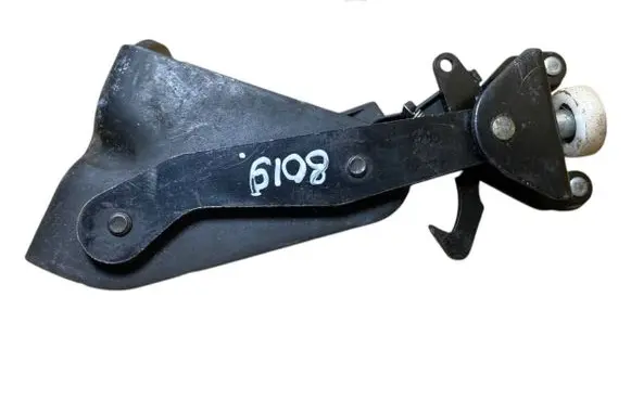 Volkswagen Transporter - Caravelle T5 Sliding door lower roller guide/hinge 7H0843398