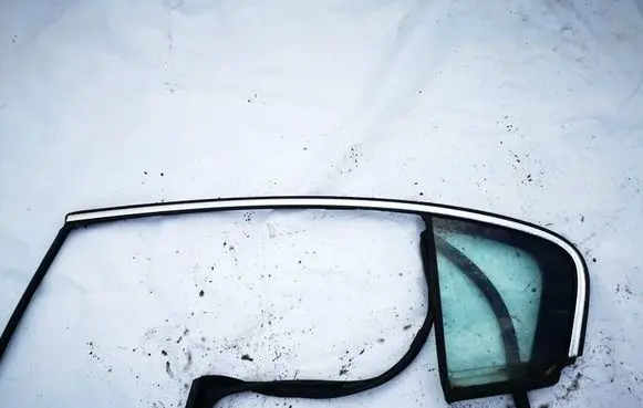 Volkswagen PASSAT B6 Rear vent window glass AS2