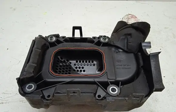Volkswagen Golf V Intake resonator 3981030969