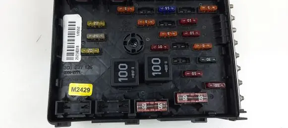 Volkswagen PASSAT CC Fuse module 3C0937125 M2429