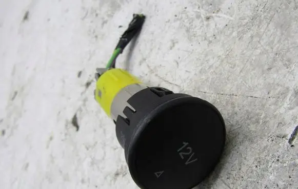 Ford Fiesta 12 V Socket (front) 1111