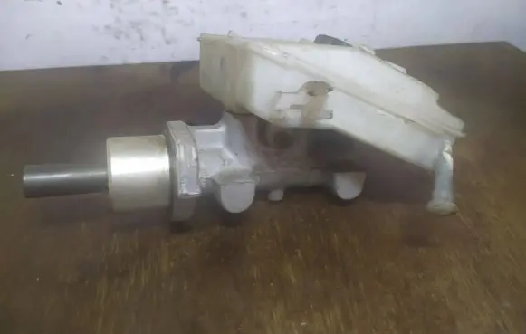 Master brake cylinder