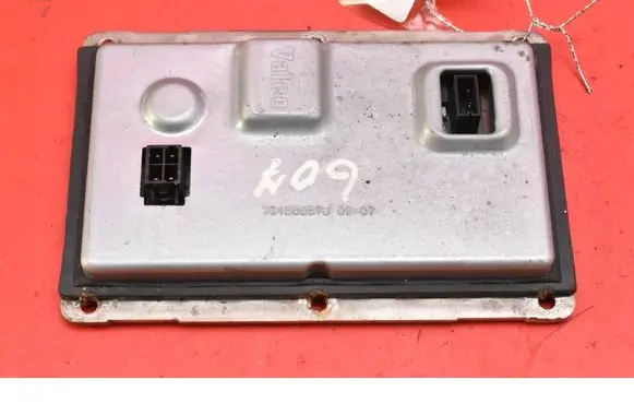 Volvo XC90 Voltage converter/converter module 