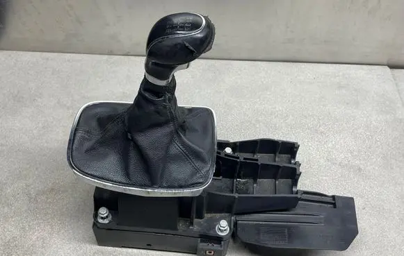 Opel Insignia A Gear shifter/selector 55563829