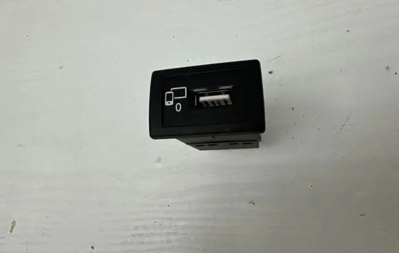 Mercedes-Benz E W238 USB socket connector A2138203200 22173928