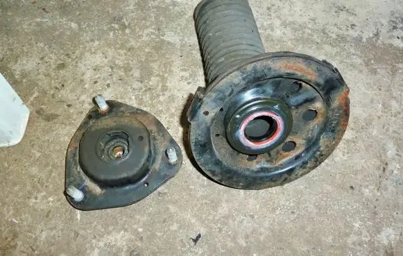 Toyota Avensis Verso Front upper strut mount 