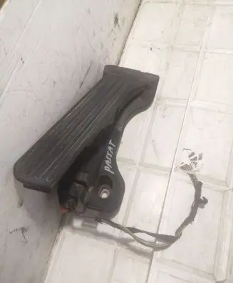 Volkswagen PASSAT B6 Accelerator throttle pedal 1K1721503L 6PV00860000 8K0973706