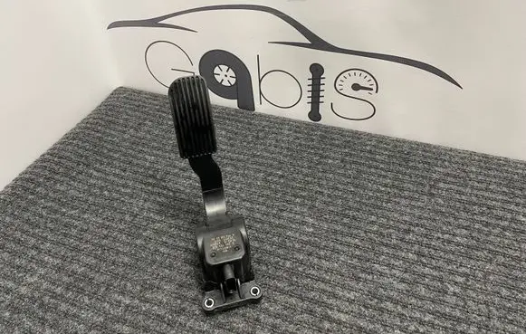 Mercedes-Benz Vito Viano W447 Accelerator throttle pedal A9063000304 0280755025 ZGS0130018