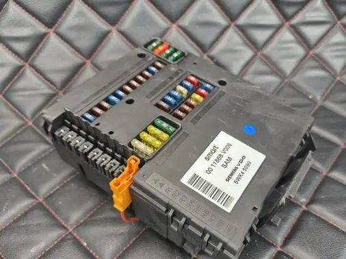 Smart ForTwo I Fuse module 0011868V006 5WK45090