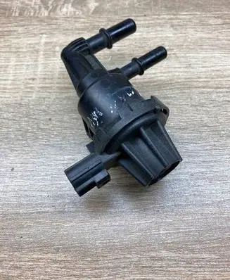 Ford Escape I Active carbon filter fuel vapour canister 7U5A9G641AA