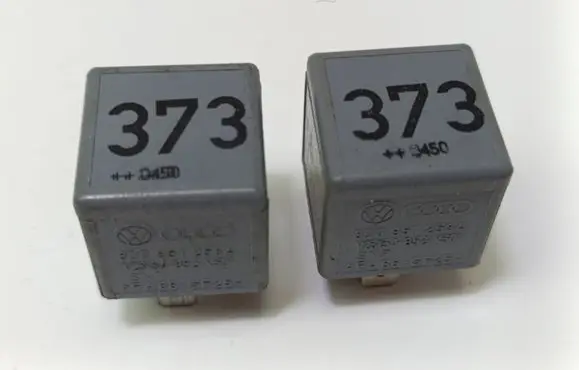 Volkswagen PASSAT B5.5 Other relay 8D0951253A