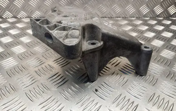 Volkswagen PASSAT B6 Engine mounting bracket 03G199207F
