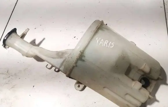 Toyota Yaris Windshield washer fluid reservoir/tank 