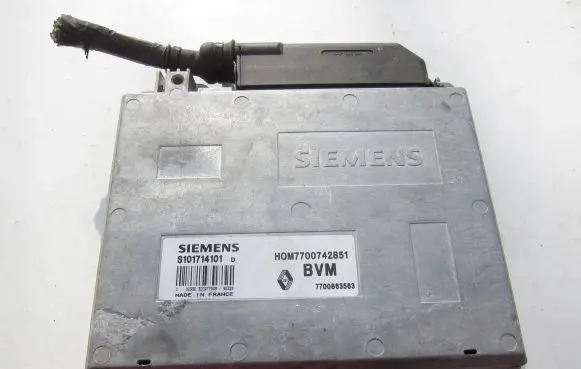 Renault 19 Engine control unit/module 7700742851 7700863563