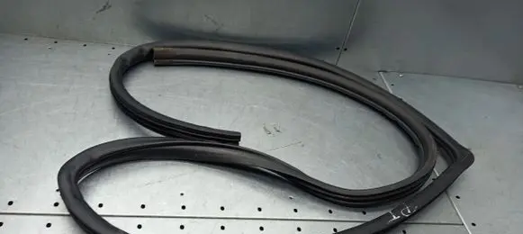 Toyota Avensis Verso Rubber seal rear door 