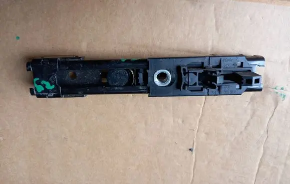 Volkswagen PASSAT B6 Seat belt height adjuster 1T0857819 203680