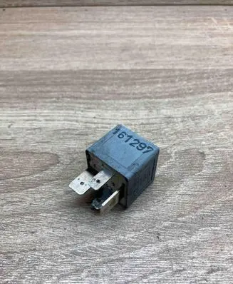 Volkswagen PASSAT B5.5 Other relay 8D0951253 370