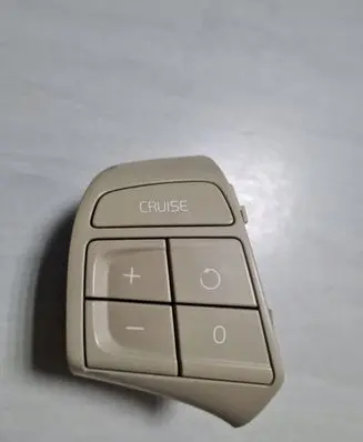 Volvo XC70 Steering wheel buttons/switches 31334497