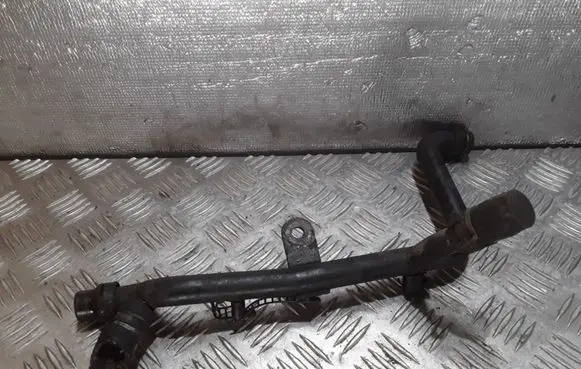 Volkswagen PASSAT B5.5 Engine coolant pipe/hose