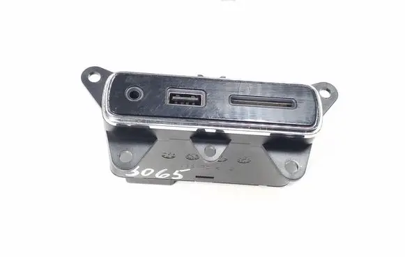 Jeep Grand Cherokee AUX in-socket connector 68141322AA