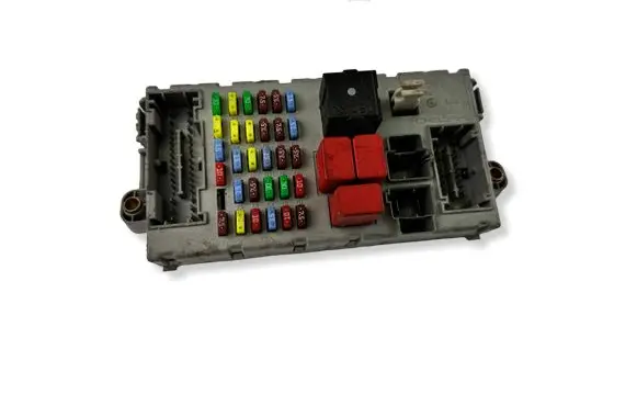 Alfa Romeo 159 Fuse module 50513353