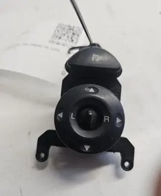 Hyundai Santa Fe Wing mirror switch 371480
