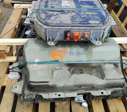 Peugeot 208 II Hybrid / electric car battery 9827789180