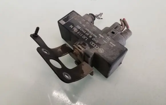 Seat Ibiza III (6L) Coolant fan relay 1J0919506M
