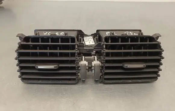Volvo XC60 Dash center air vent grill 1006806 06777