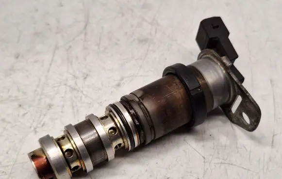 BMW 1 E81 E87 Camshaft vanos timing valve 11367584115 11367561264