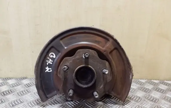 Toyota Avensis T270 Rear wheel hub spindle/knuckle 