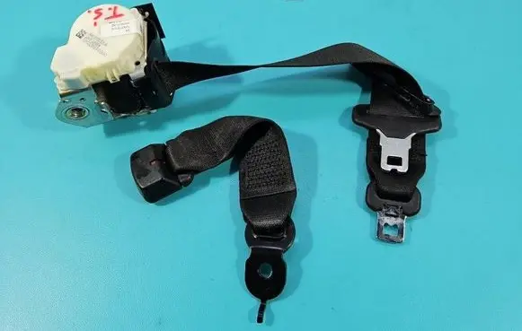 BMW 6 F06 Gran coupe Middle seatbelt (rear) 34093133A IMPRK1606549